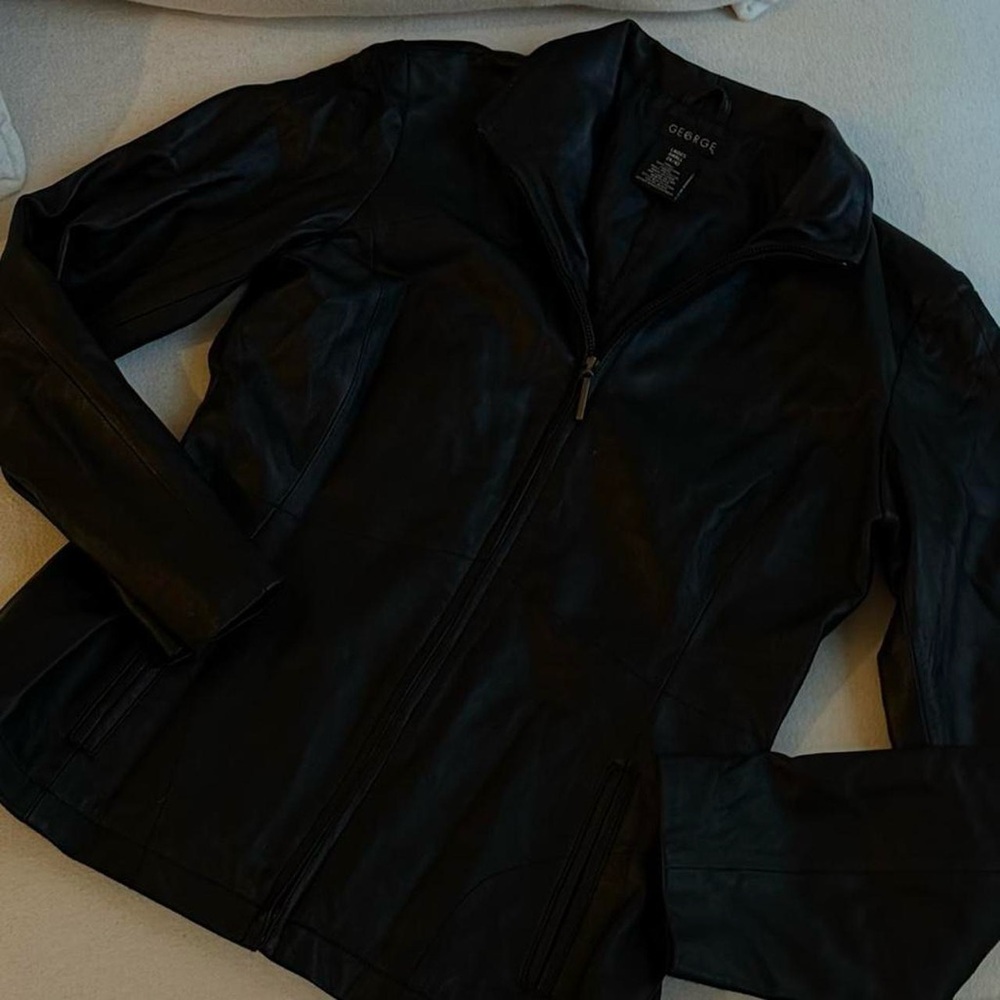 real learning jacket 
Lining 100% leather zip up closure